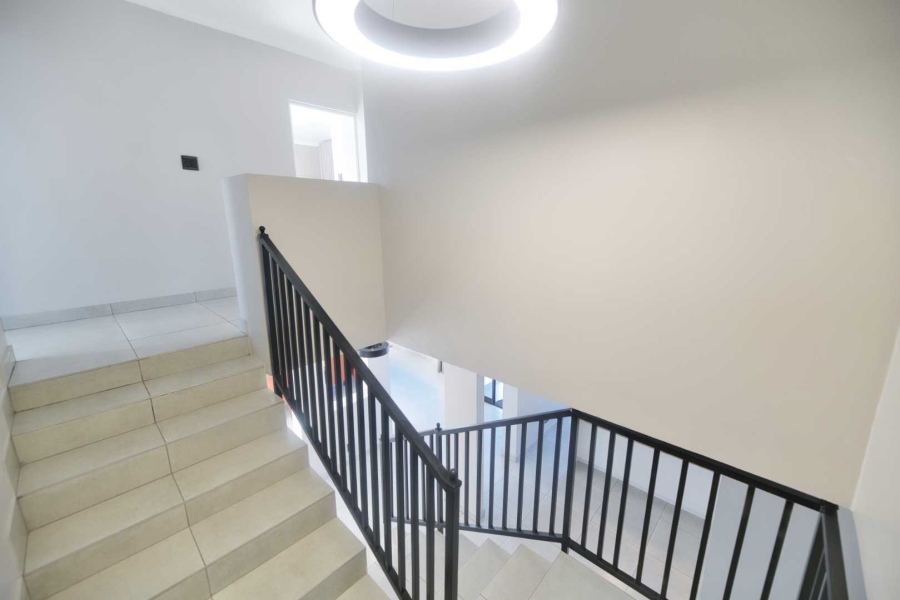 9 Bedroom Property for Sale in Westcliff Western Cape